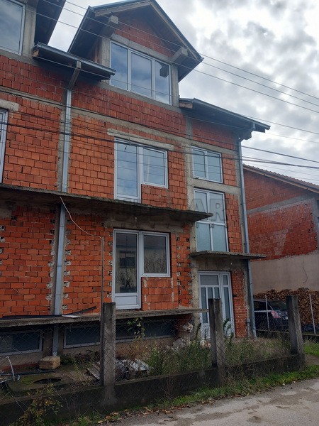 Slika 1 - Ljubomira Nedeljkovića, Kuća na prodaju, 208m2, 135.000€