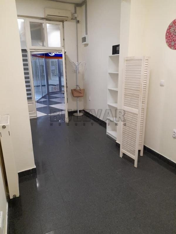 Slika 1 - Obrenovićeva,  Lokal za izdavanje, 21m2, 250€