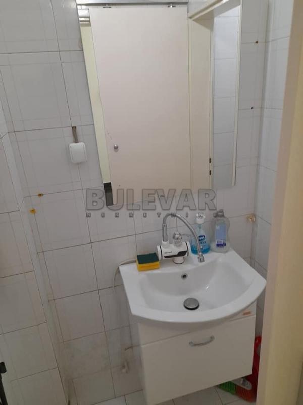 Slika 5 - Obrenovićeva,  Lokal za izdavanje, 21m2, 250€