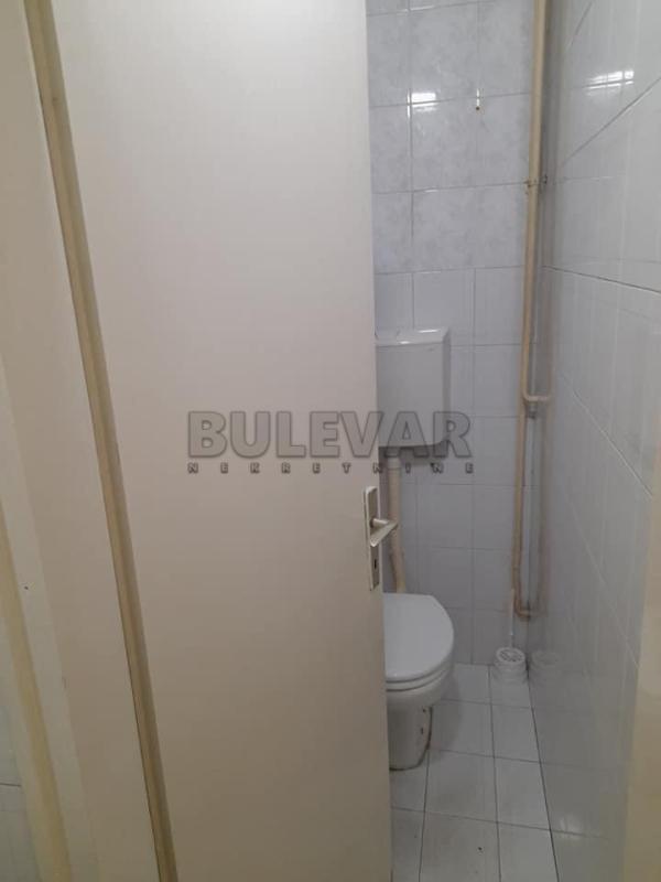 Slika 4 - Obrenovićeva,  Lokal za izdavanje, 21m2, 250€