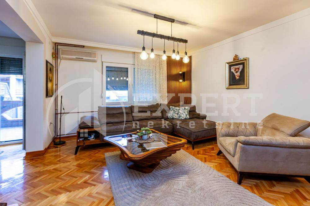 Slika 2 - Petra Aranđelovića,  Kuća na prodaju, 244m2, 327.000€