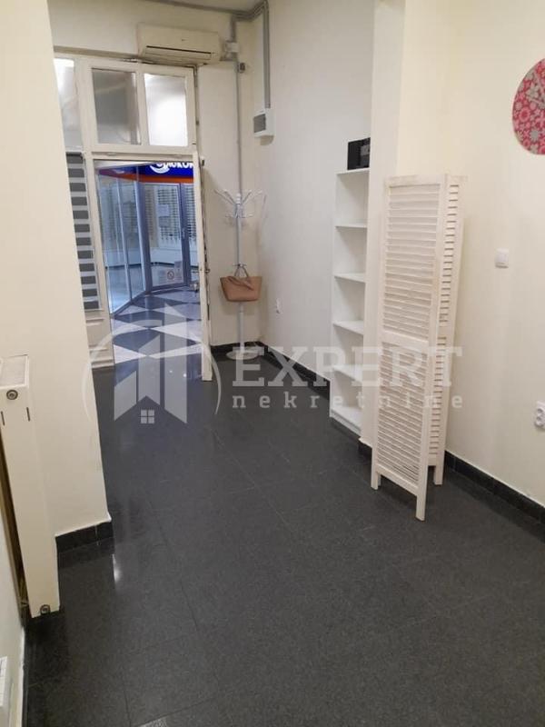 Slika 1 - Obrenovićeva,  Lokal za izdavanje, 21m2, 250€