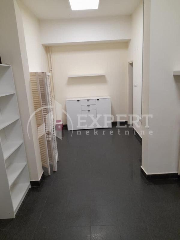 Slika 2 - Obrenovićeva,  Lokal za izdavanje, 21m2, 250€