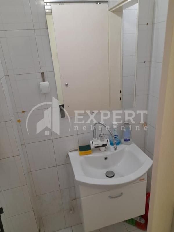 Slika 5 - Obrenovićeva,  Lokal za izdavanje, 21m2, 250€