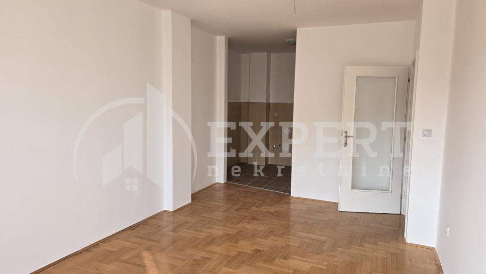 Slika 1 - Branka Krsmanovića, Dvoiposoban stan za izdavanje, 63m2, 370€