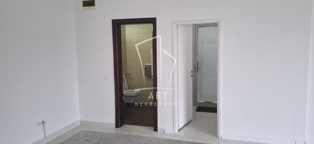 Slika 2 - Lomina,  Lokal za izdavanje, 41m2, 600€