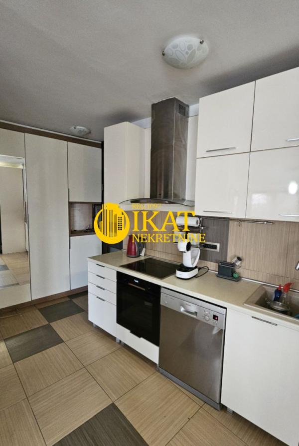 Slika 2 - Četvorosoban stan za izdavanje, 115m2, 850€