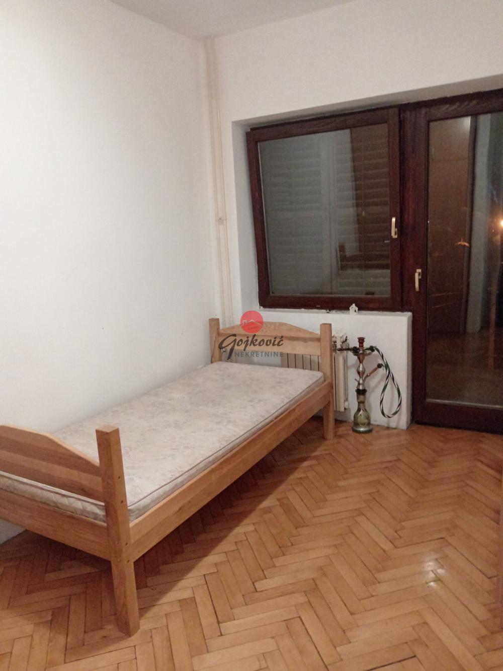 Slika 11 - Ratka Mitrovića, Kuća za izdavanje, 150m2, 1.500€