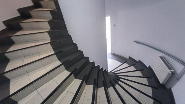 Slika 1 - ENDI VORHOLA,  Lokal za izdavanje, 946m2, 10.000€