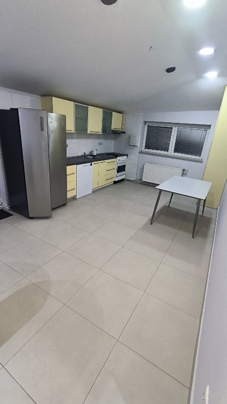 Slika 5 - ENDI VORHOLA,  Lokal za izdavanje, 946m2, 10.000€