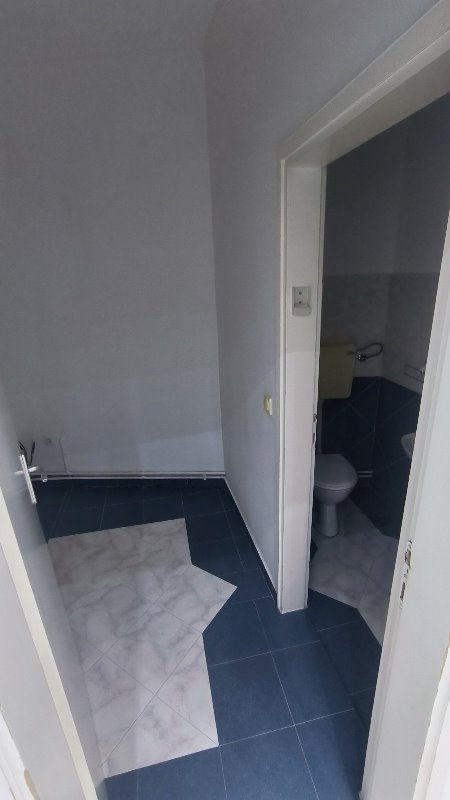 Slika 8 - ENDI VORHOLA,  Lokal za izdavanje, 946m2, 10.000€