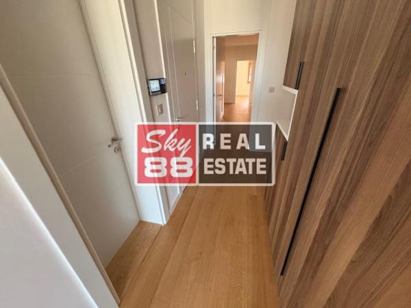 Slika 1 - Četvorosoban stan za izdavanje, 152m2, 3.300€