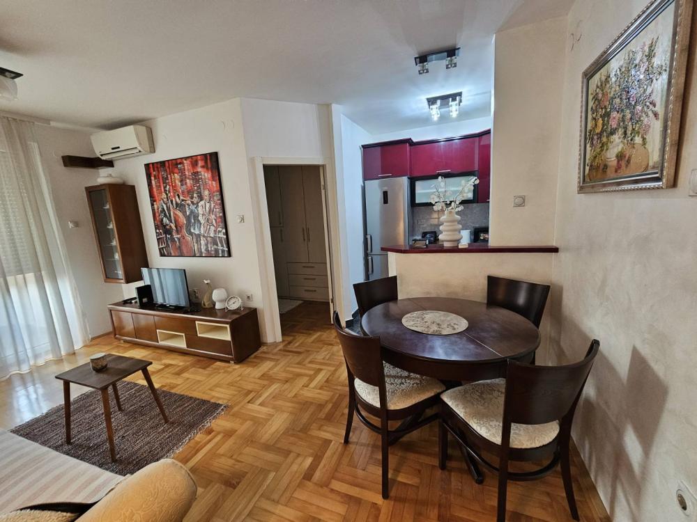 Slika 1 - Kej kola srpskih sestara, Jednoiposoban stan za izdavanje, 42m2, 400€