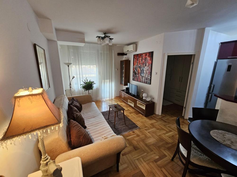 Glavna slika -Kej kola srpskih sestara, Jednoiposoban stan za izdavanje, 42m2, 400€