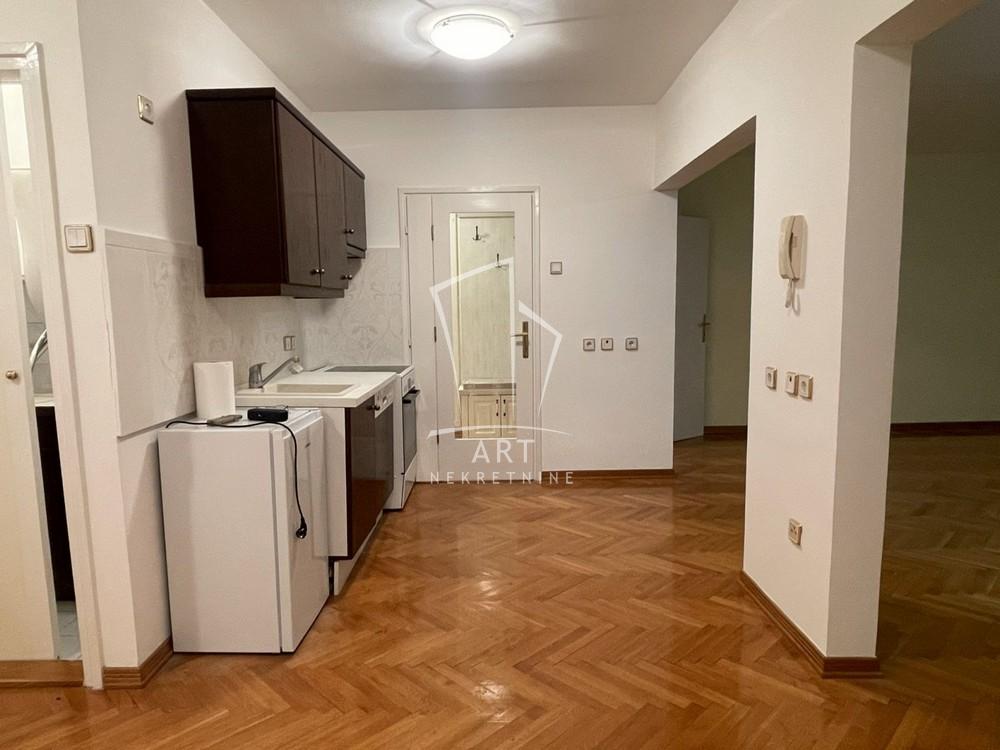 Slika 7 - Molerova, Četvorosoban stan za izdavanje, 98m2, 1.200€