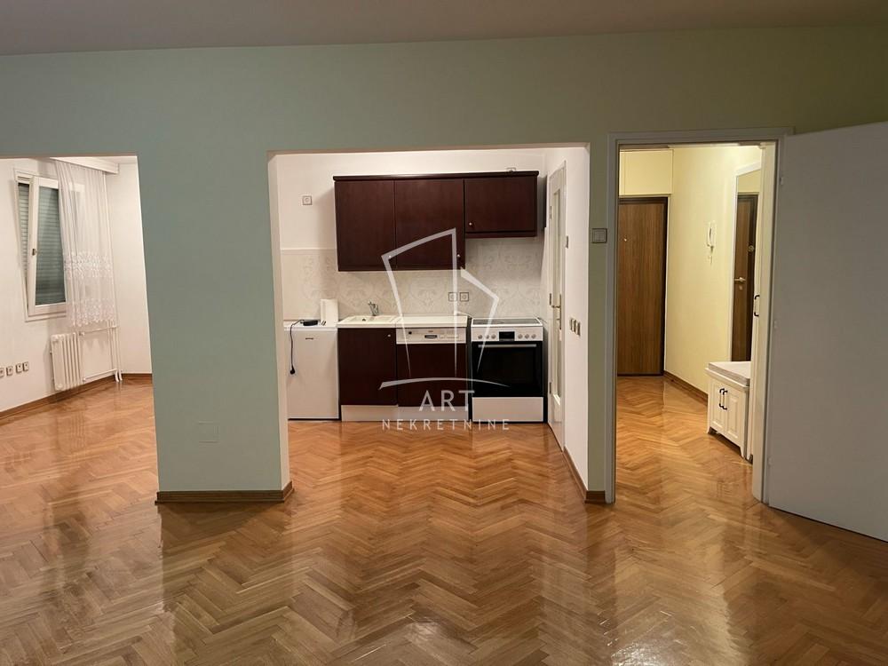 Slika 1 - Molerova, Četvorosoban stan za izdavanje, 98m2, 1.200€