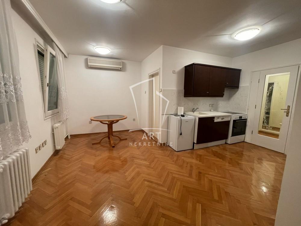 Slika 2 - Molerova, Četvorosoban stan za izdavanje, 98m2, 1.200€