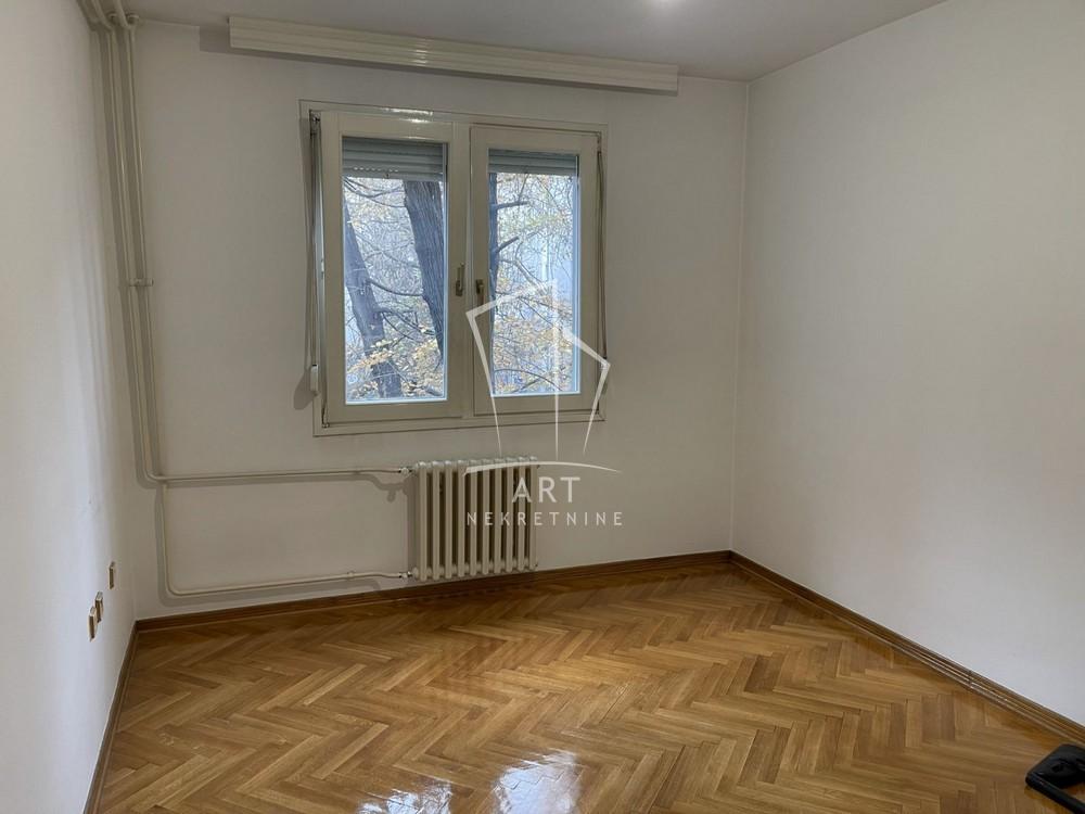 Slika 8 - Molerova, Četvorosoban stan za izdavanje, 98m2, 1.200€