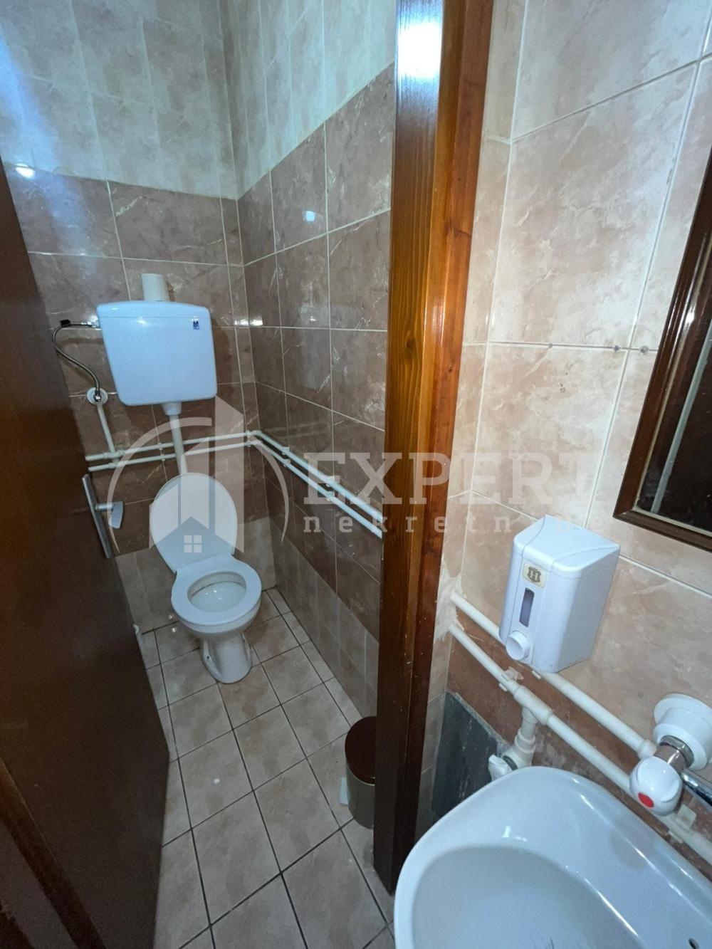 Slika 8 - 7. jula,  Lokal za izdavanje, 48m2, 350€