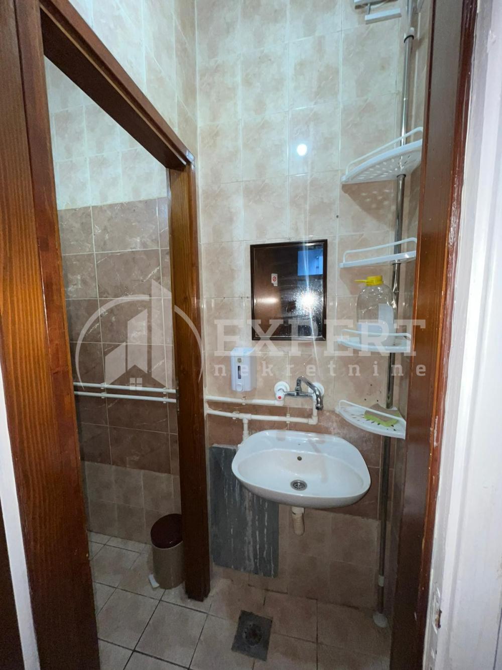 Slika 7 - 7. jula,  Lokal za izdavanje, 48m2, 350€