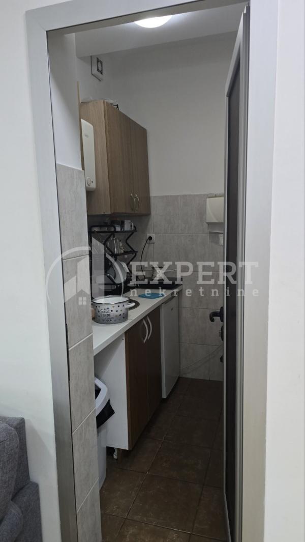 Slika 3 - 7. jula,  Lokal za izdavanje, 95m2, 950€