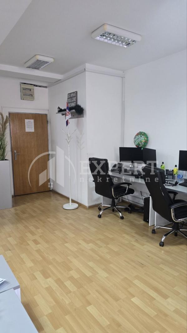 Slika 2 - 7. jula,  Lokal za izdavanje, 95m2, 950€