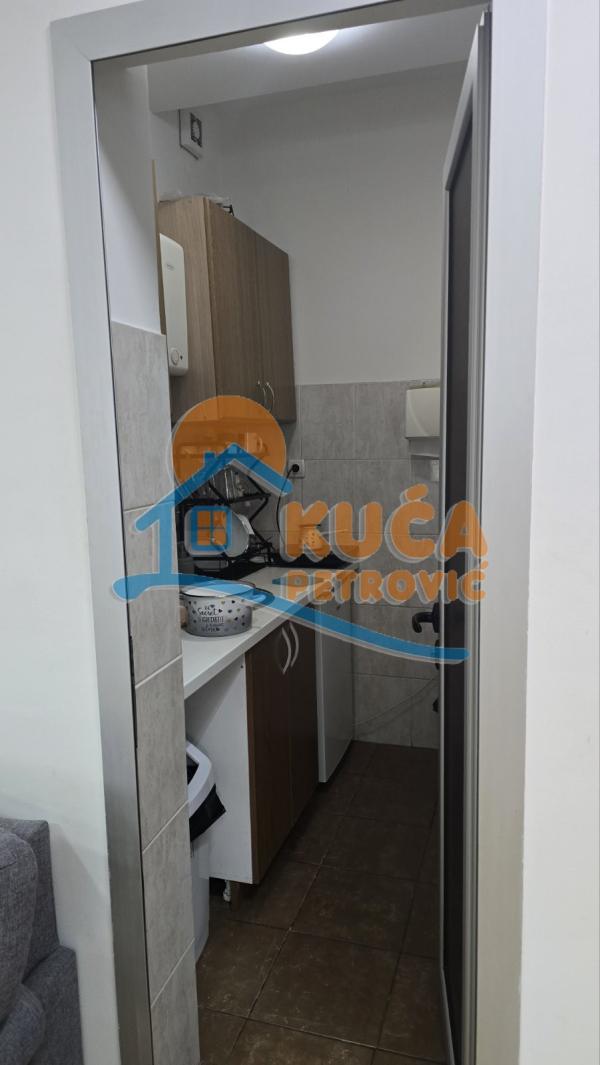 Slika 3 - 7. jula,  Lokal za izdavanje, 95m2, 950€