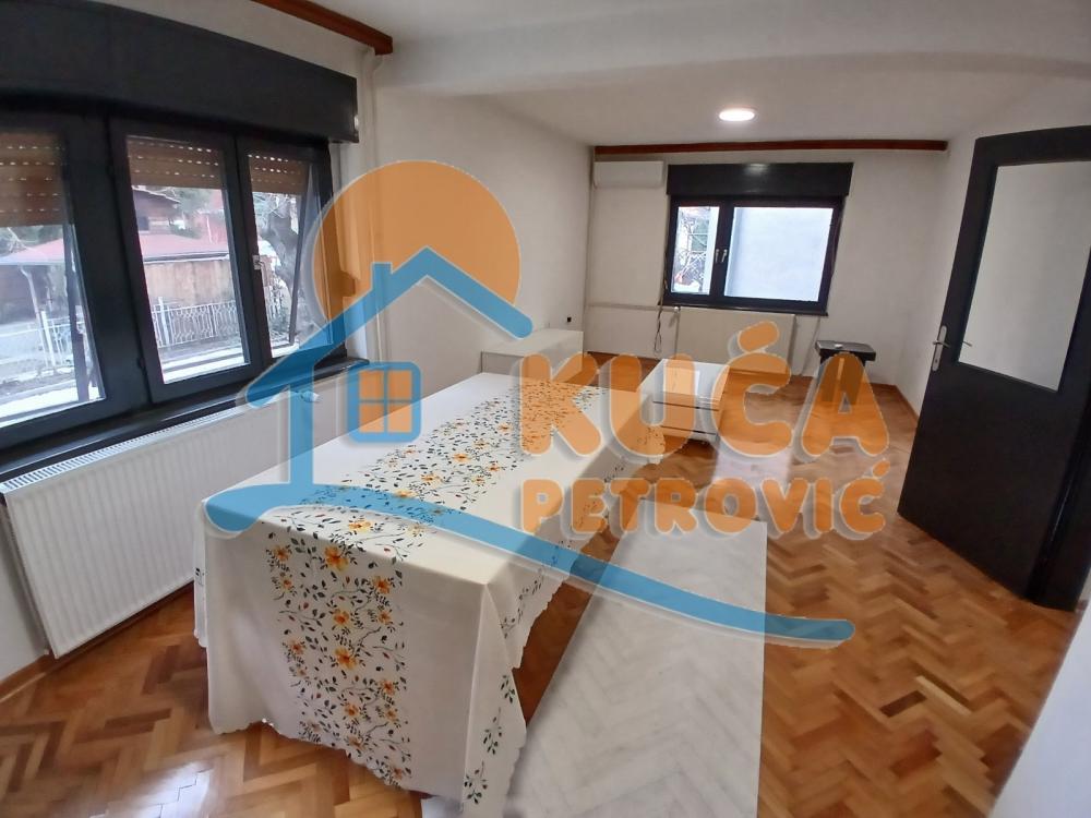 Slika 8 - Solunskih ratnika,  Lokal za izdavanje, 171m2, 600€