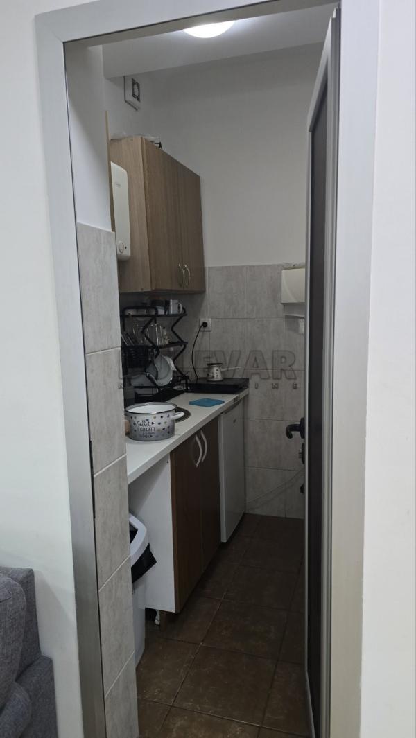 Slika 3 - 7. jula,  Lokal za izdavanje, 95m2, 950€