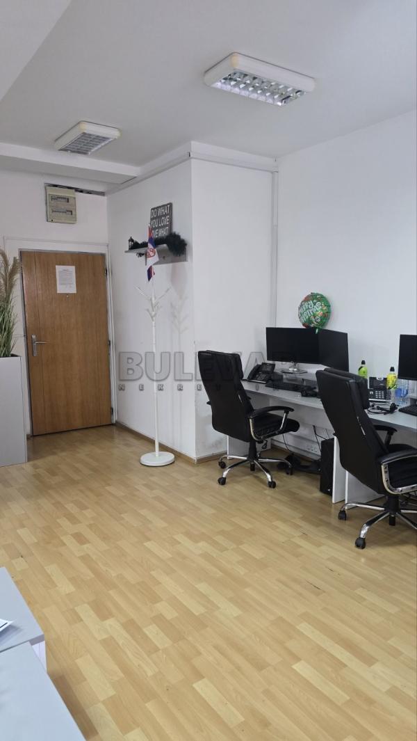 Slika 2 - 7. jula,  Lokal za izdavanje, 95m2, 950€