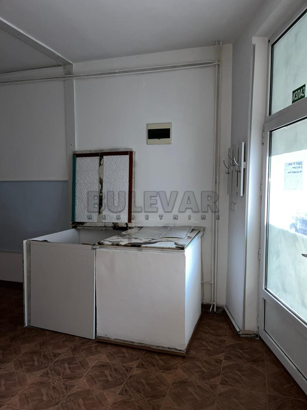 Slika 2 - 7. jula,  Lokal za izdavanje, 48m2, 350€