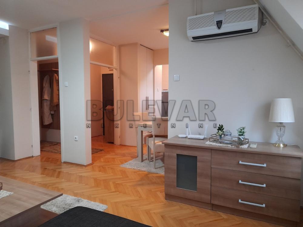 Slika 2 - Jovana Ristića, Trosoban stan za izdavanje, 67m2, 450€