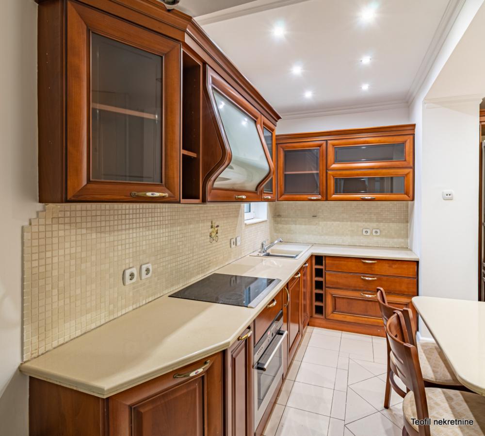 Slika 3 - Sanje Živanović, Kuća za izdavanje, 375m2, 5.000€