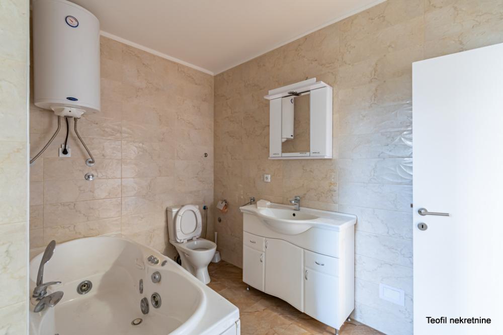 Slika 8 - Sanje Živanović, Kuća za izdavanje, 375m2, 5.000€