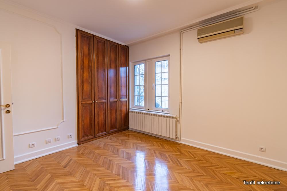 Slika 11 - Sanje Živanović, Kuća za izdavanje, 375m2, 5.000€