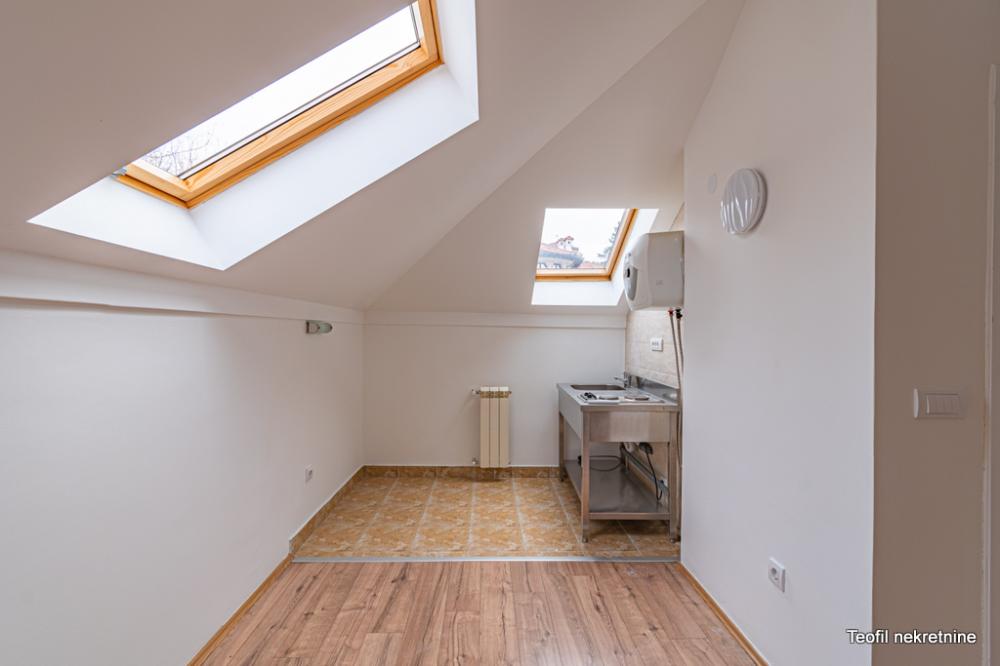 Slika 9 - Sanje Živanović, Kuća za izdavanje, 375m2, 5.000€