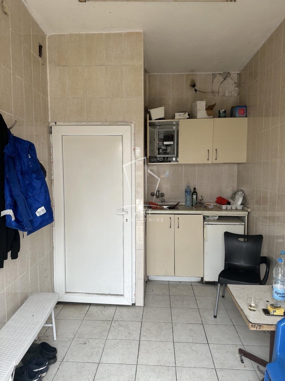 Slika 11 - Cara Dušana,  Lokal na prodaju, 141m2, 289.050€