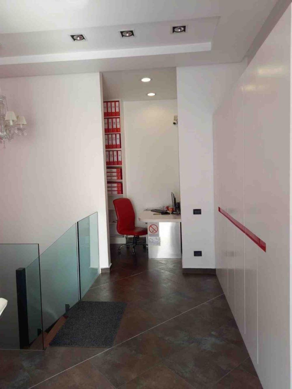 Slika 4 - Bulevar Arsenija Čarnojevića,  Lokal za izdavanje, 60m2, 800€