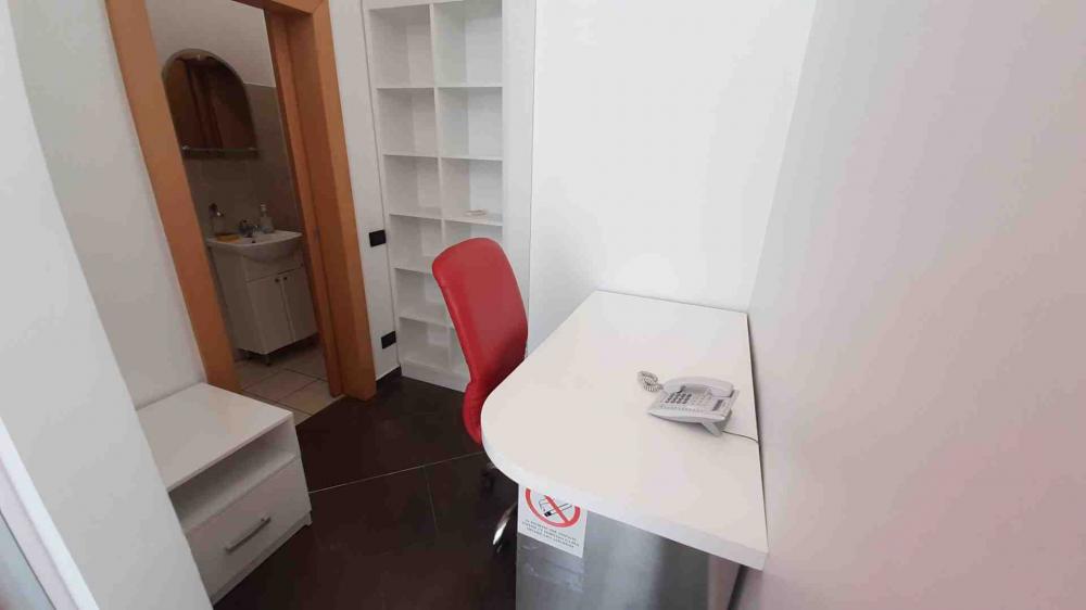 Slika 3 - Bulevar Arsenija Čarnojevića,  Lokal za izdavanje, 60m2, 800€