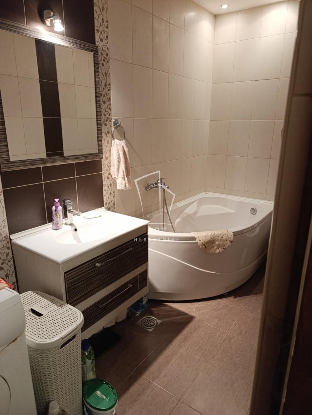 Slika 11 - Dr Đorđa Joanovića, Trosoban stan na prodaju, 72m2, 163.900€