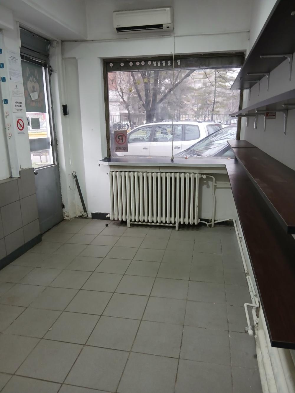 Slika 0 - Bulevar Nemanjica 2,  Lokal za izdavanje, 13m2, 250€