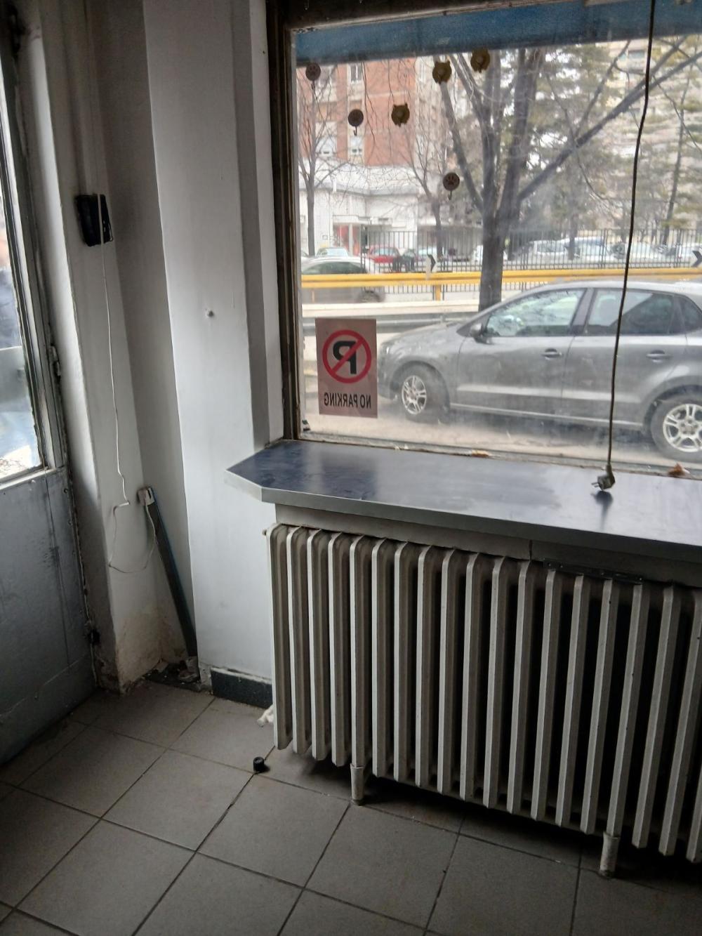 Slika 1 - Bulevar Nemanjica 2,  Lokal za izdavanje, 13m2, 250€