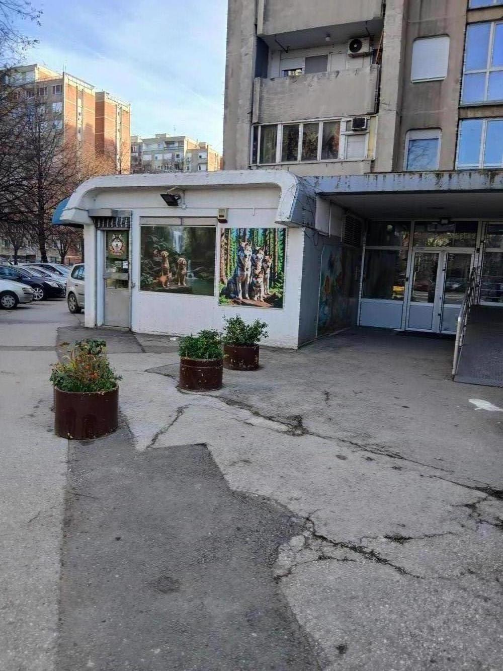 Glavna slika -Bulevar Nemanjica 2,  Lokal za izdavanje, 13m2, 250€