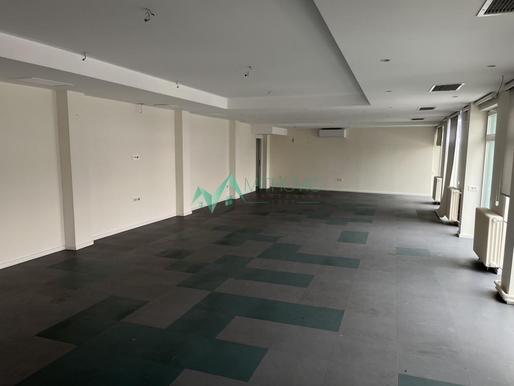Slika 2 -  Lokal za izdavanje, 1050m2, 10.000€
