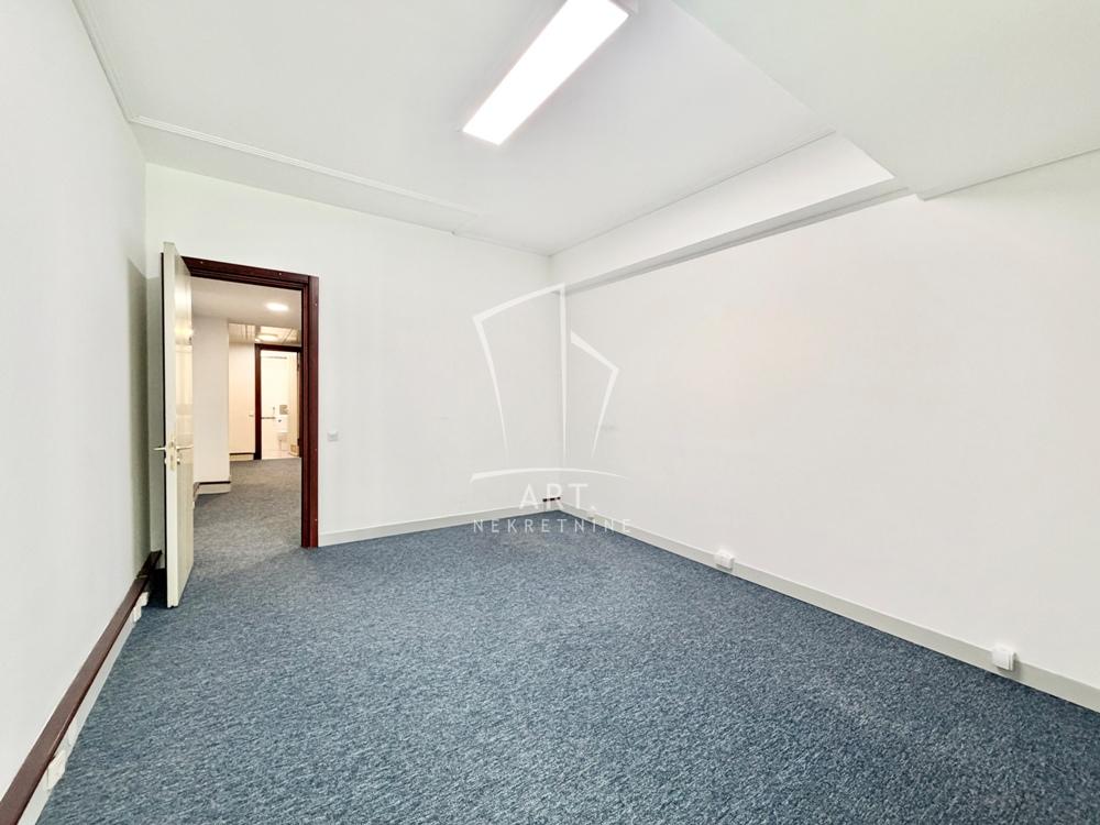 Slika 11 - Vladimira Popovića,  Lokal za izdavanje, 247m2, 3.710€