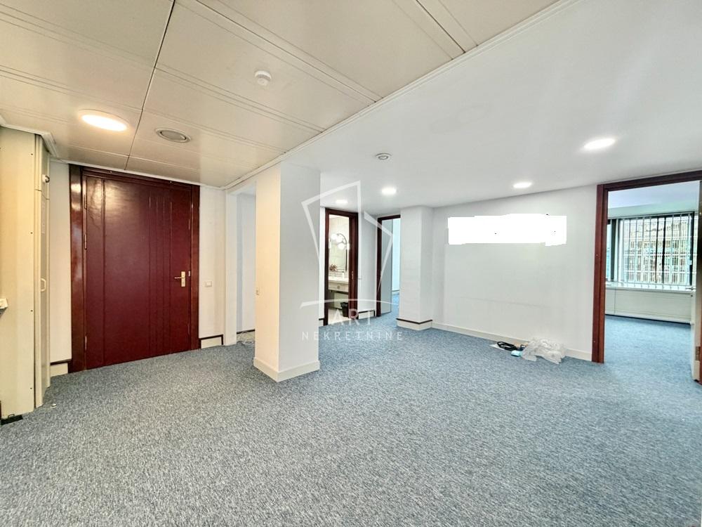 Slika 2 - Vladimira Popovića,  Lokal za izdavanje, 247m2, 3.710€