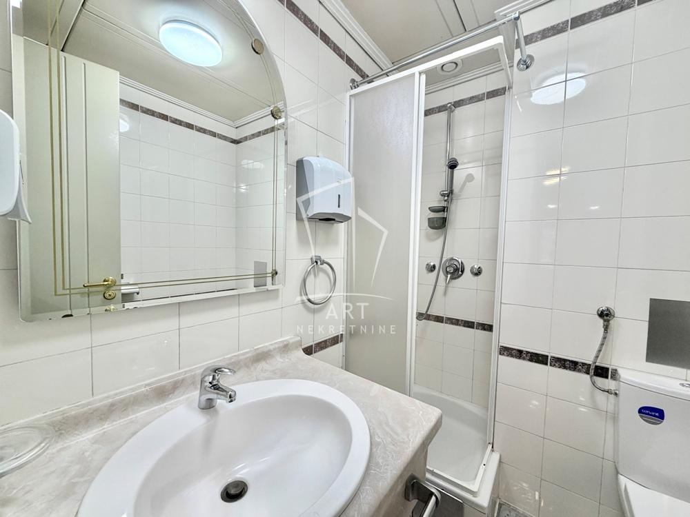 Slika 7 - Vladimira Popovića,  Lokal za izdavanje, 247m2, 3.710€