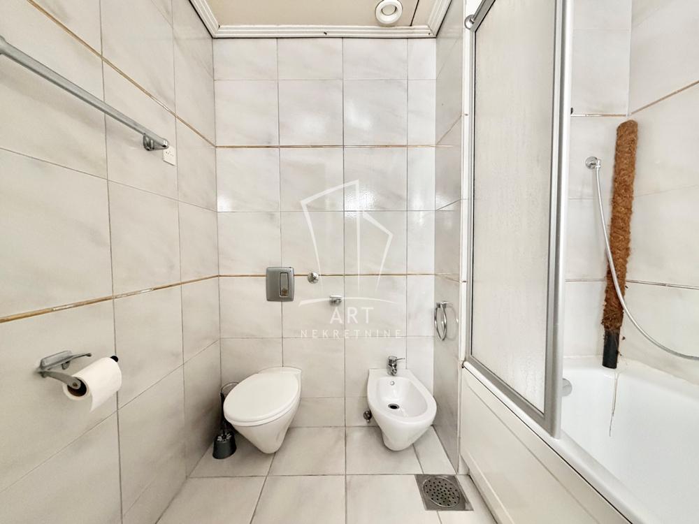 Slika 8 - Vladimira Popovića,  Lokal za izdavanje, 247m2, 3.710€