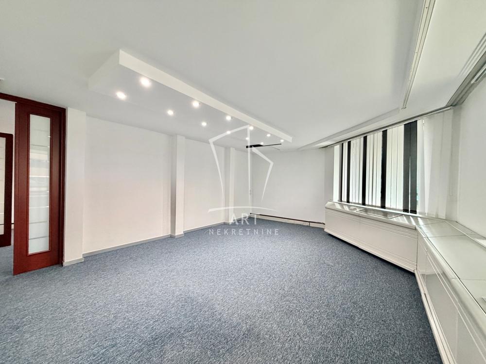 Glavna slika -Vladimira Popovića,  Lokal za izdavanje, 247m2, 3.710€