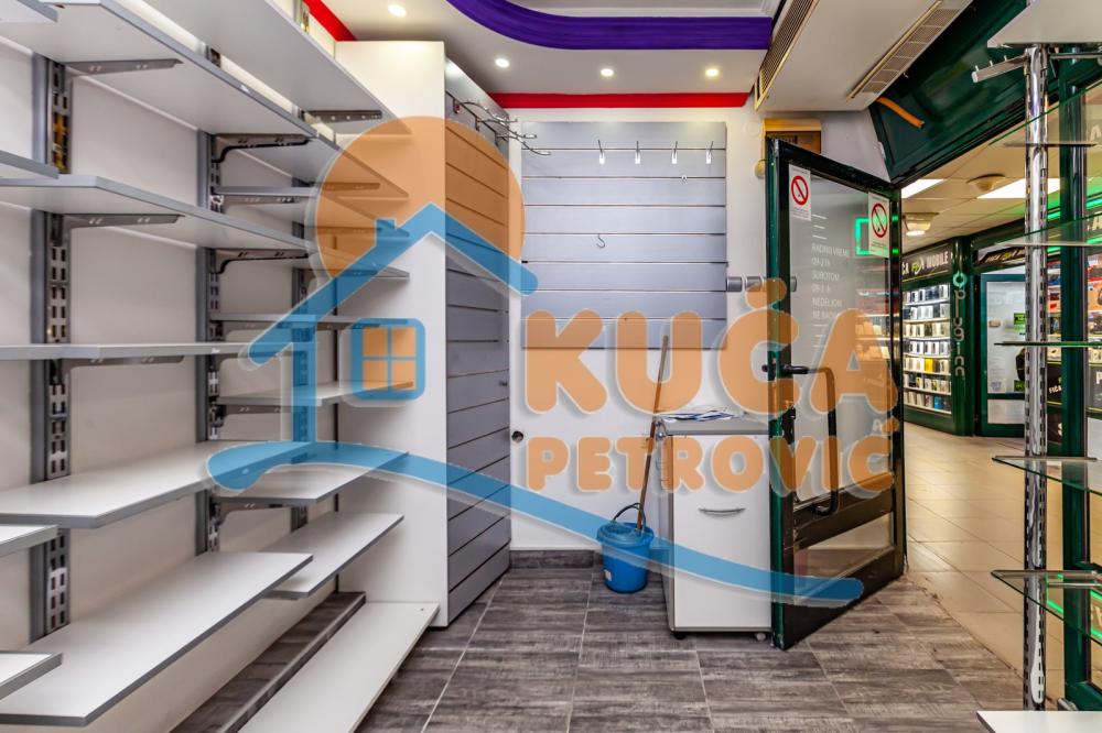 Slika 2 - Obrenovićeva,  Lokal na prodaju, 9m2, 18.000€